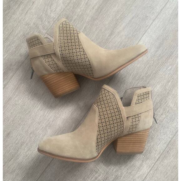 Vince Camuto Suede Ankle Bootie Size 7.5‎ - Picture 2 of 5